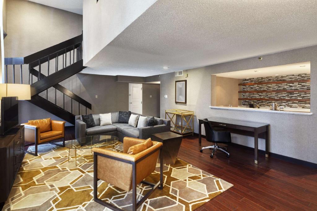 2 ROOMS, KING BED, TWO STORY