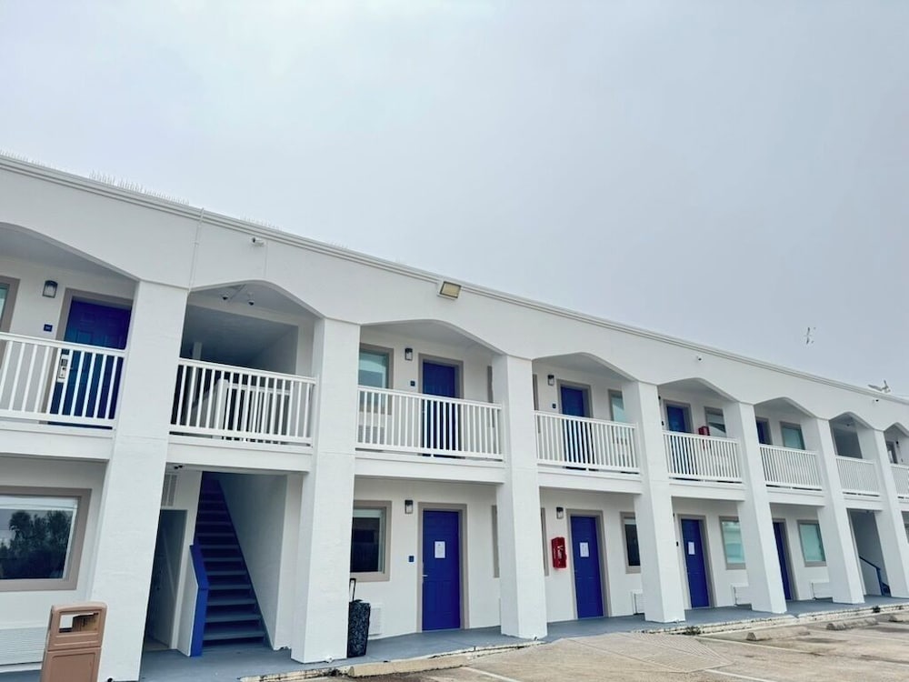 Motel6 Galveston, TX - Beach/Seawall 7/48
