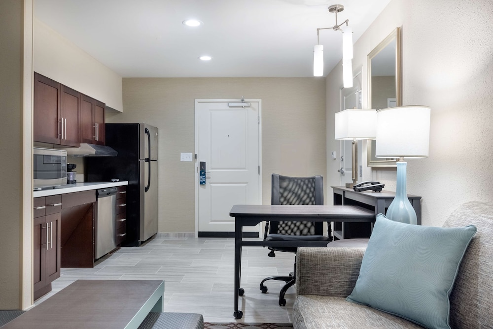 Homewood Suites By Hilton Fayetteville 32/44