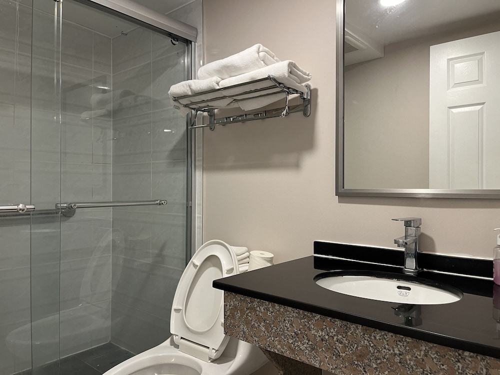 Kluane Park Inn 27/28