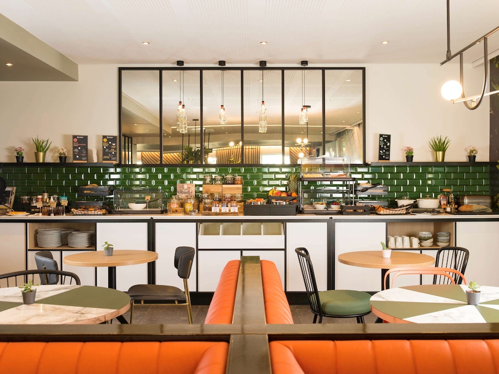 restaurant cafeteria