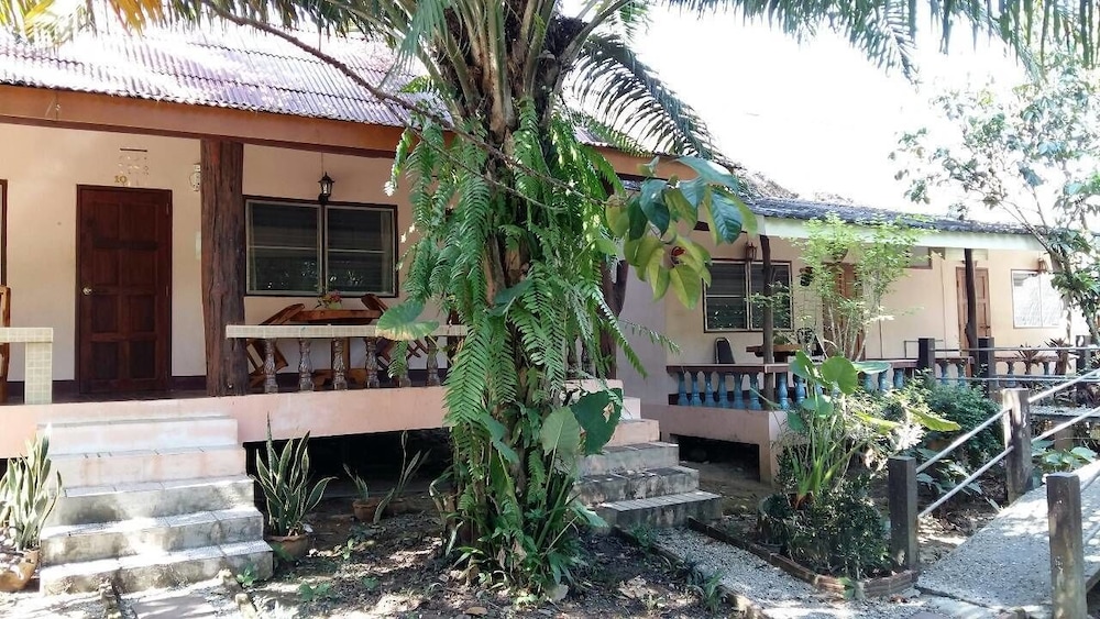 Subtawee Resort 2/18