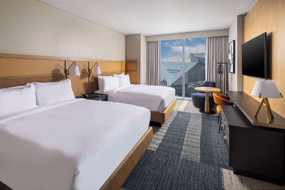 Skyline, 2 Queen Beds, Stadium View, Accessible