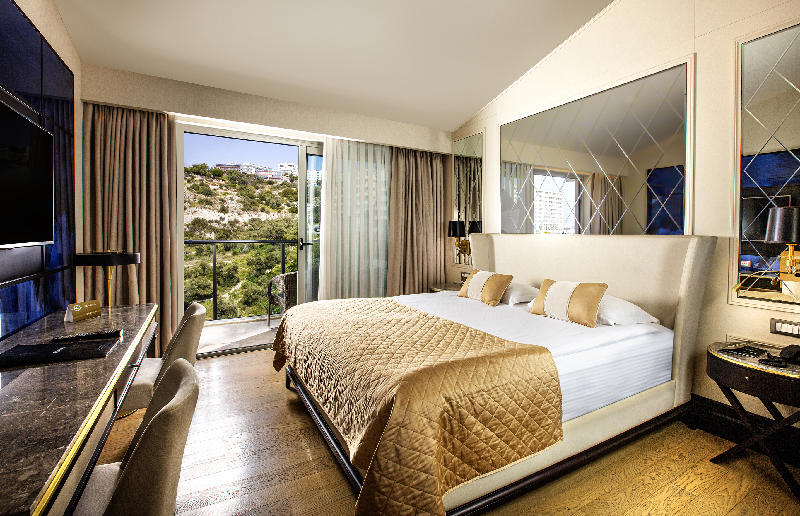 Superior, Double Bed, Lateral Side Sea View
