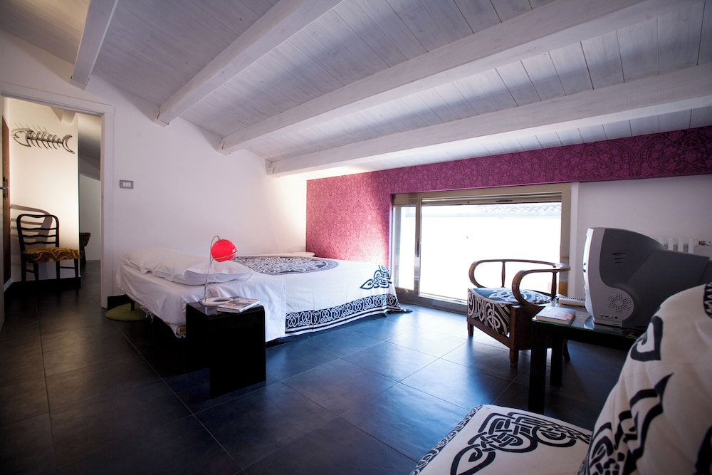 ROOM, DOUBLE BED, ATTIC