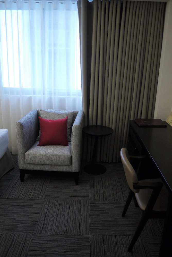 Emperor Hotel 32/50