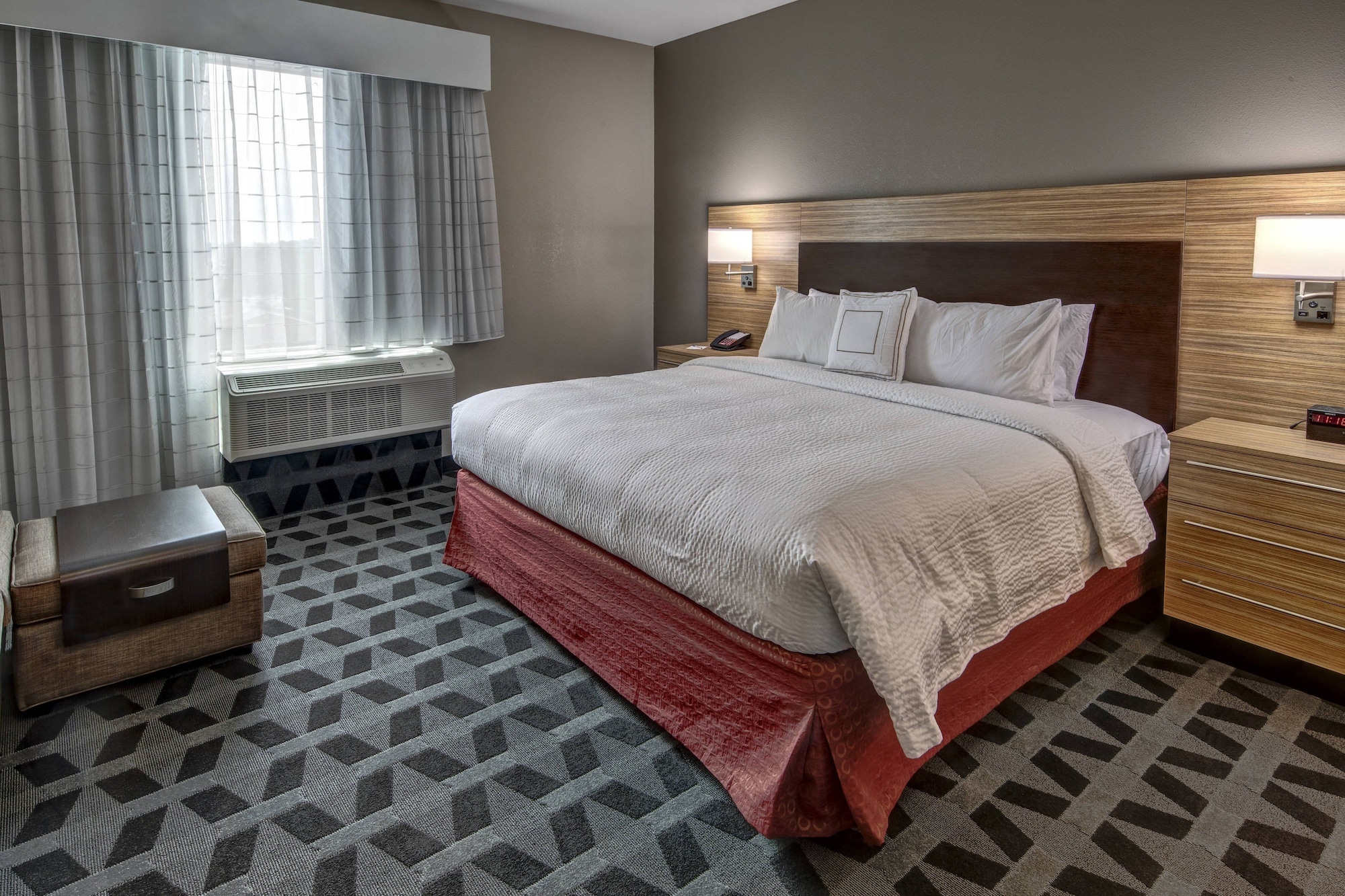 1 BEDROOM, SUITE