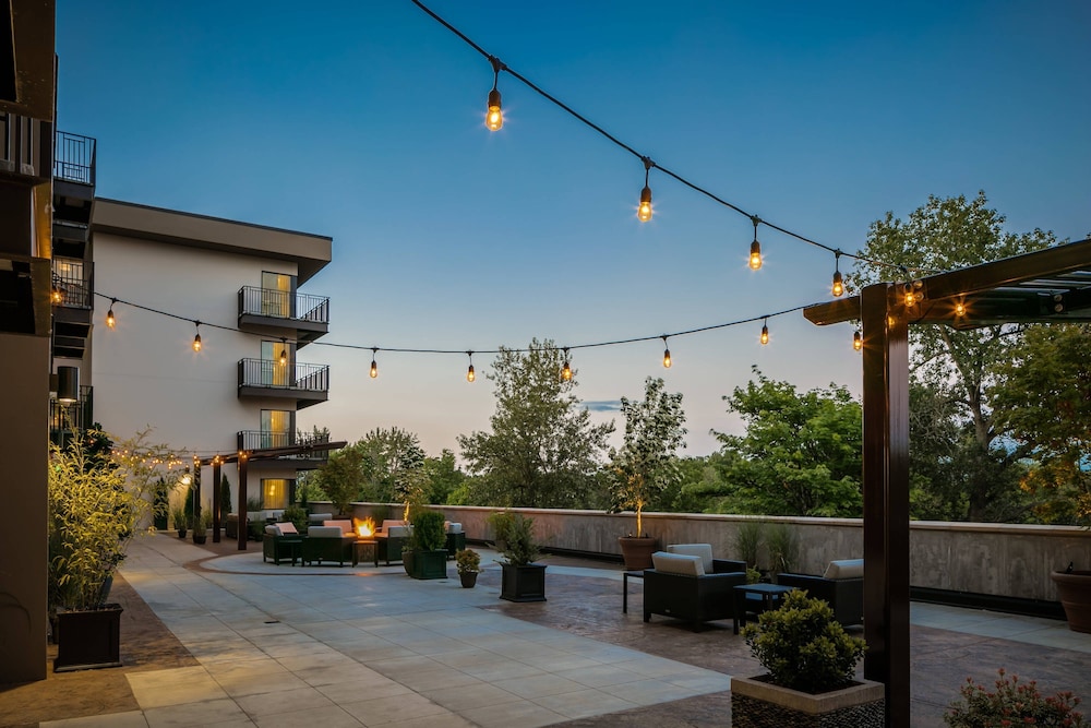 Courtyard Corvallis 9/61