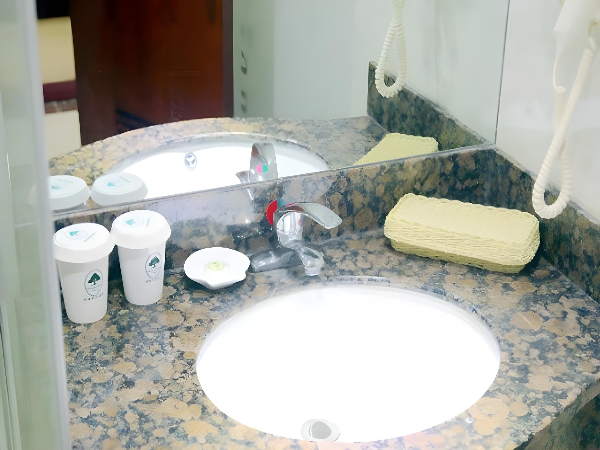 GreenTree Inn Jiangyin Zhouzhuang Shiji Avenue Business Hotel 20/20