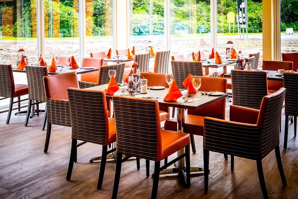 The Lodge At Perth Racecourse 46/62