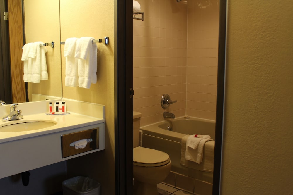 Ramada By Wyndham Portland 14/35