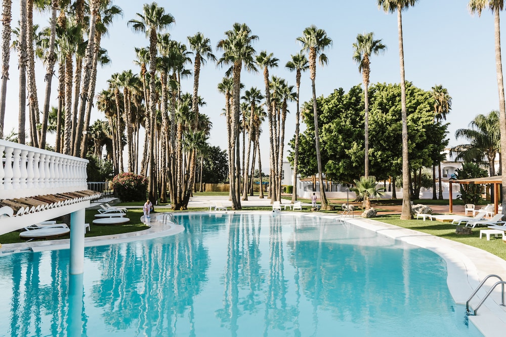 Tu and Me Resort - Adults Only 30/33