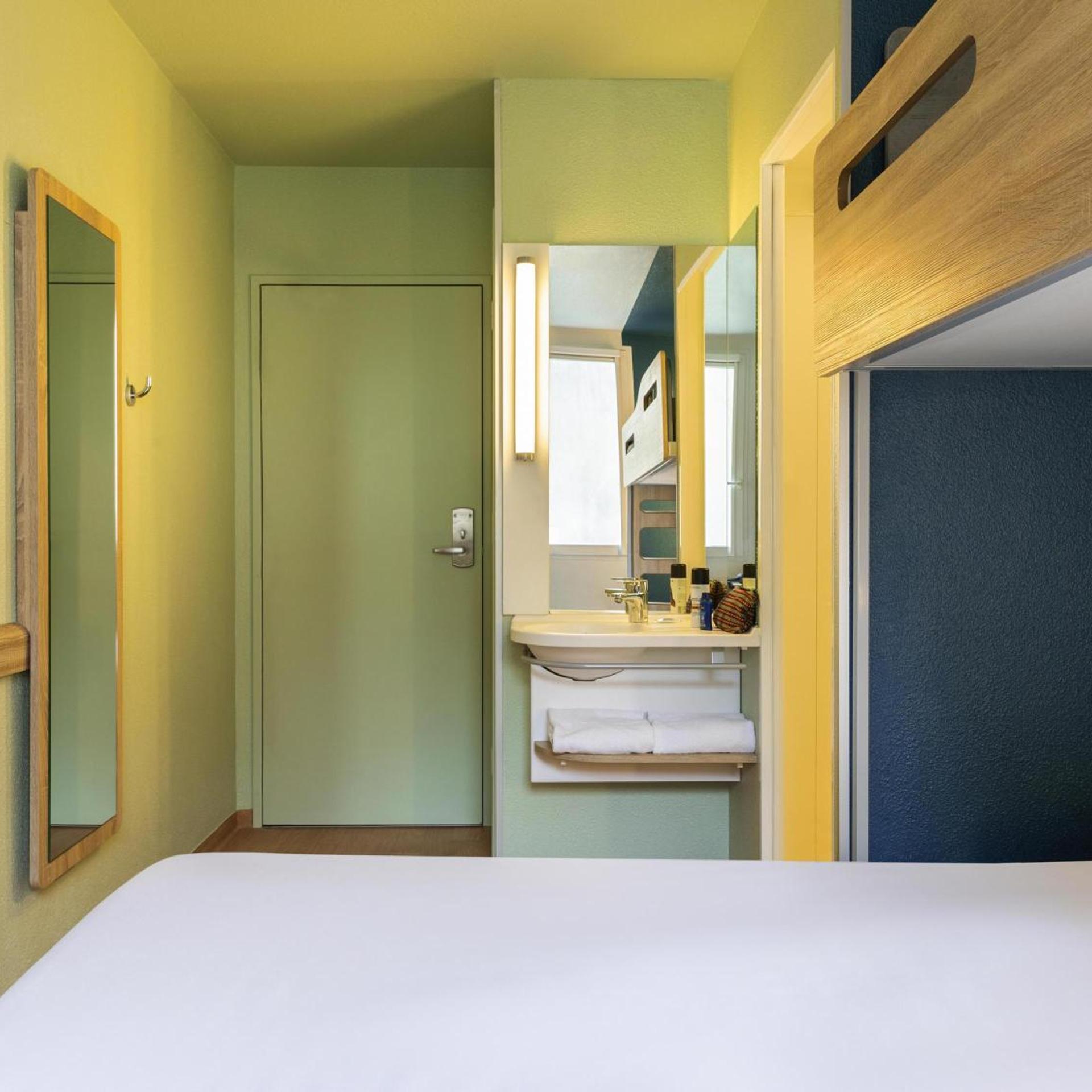 Room, Triple, ibis budget Meudon Paris Ouest 3/8
