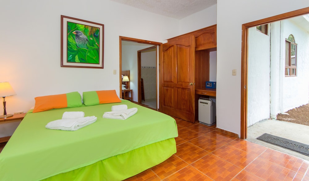 Twin Lodge Galapagos Hotel 8/68