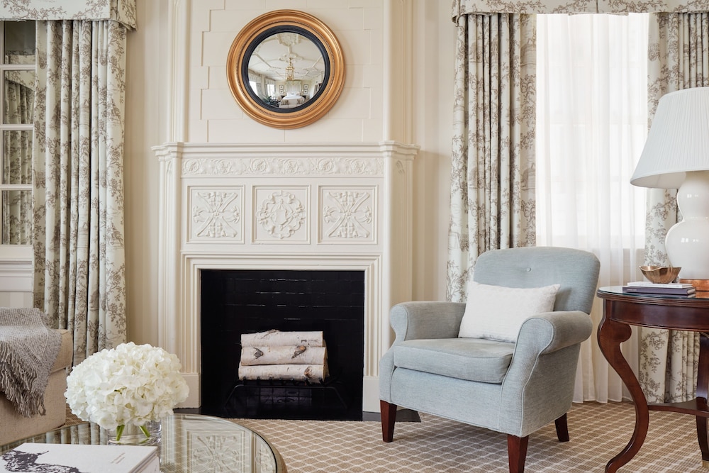 The Hay-Adams 27/51