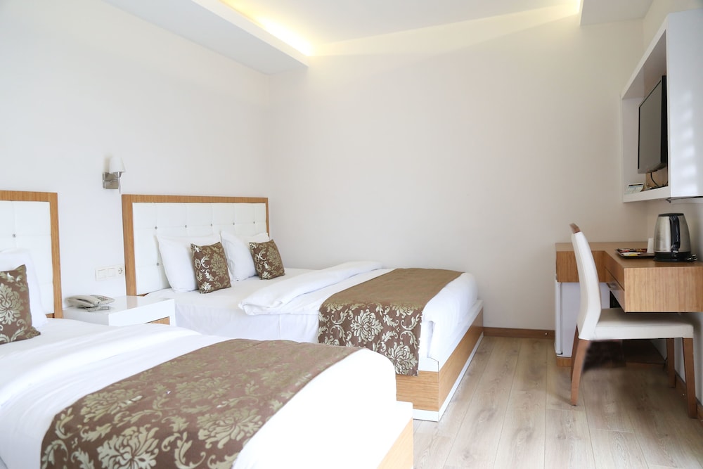 ROOM, TRIPLE