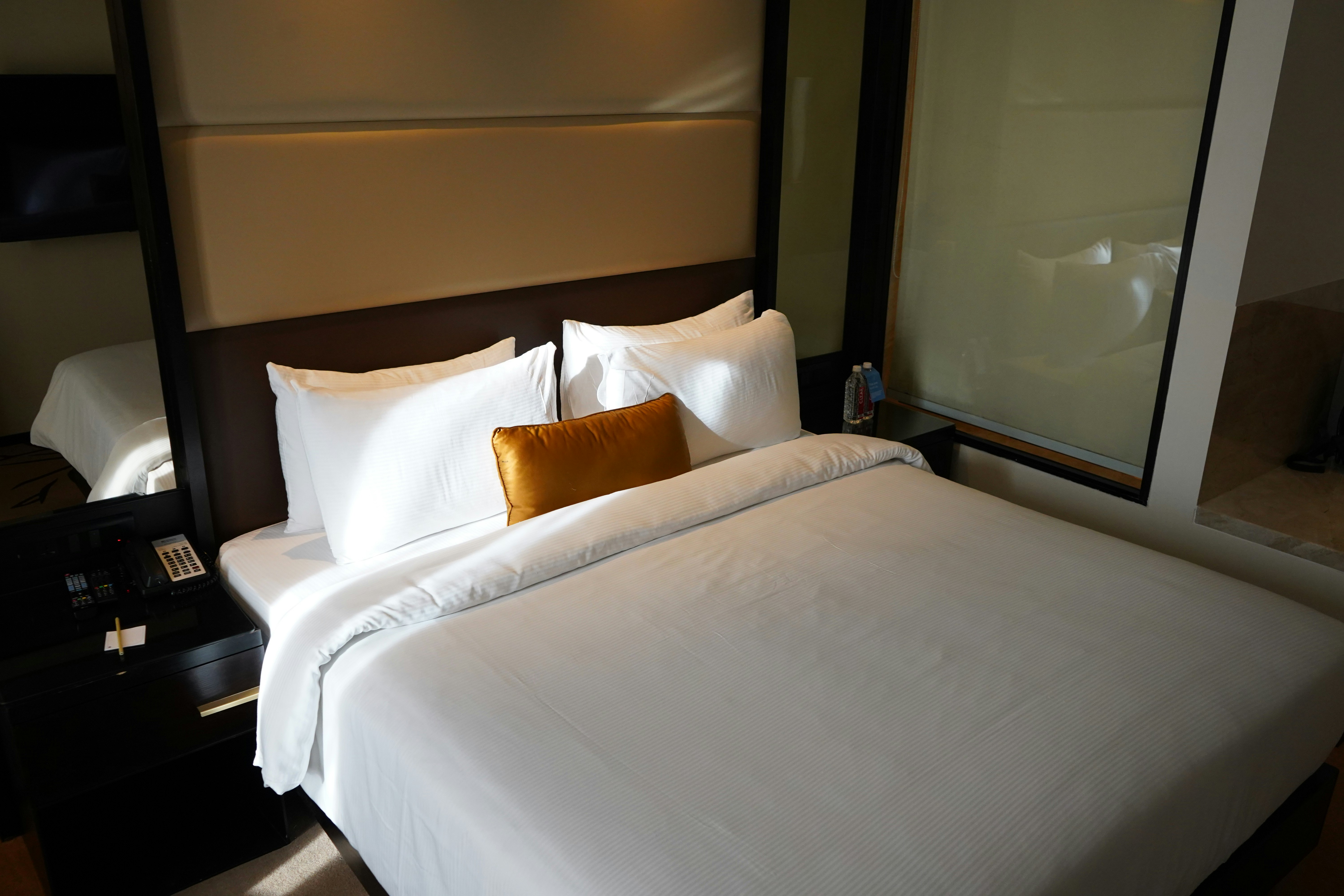 ROOM, KING BED, ACCESSIBLE