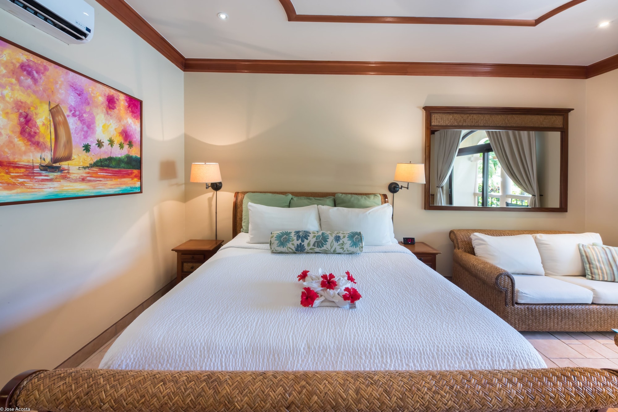 STUDIO, KING BED, POOL VIEW