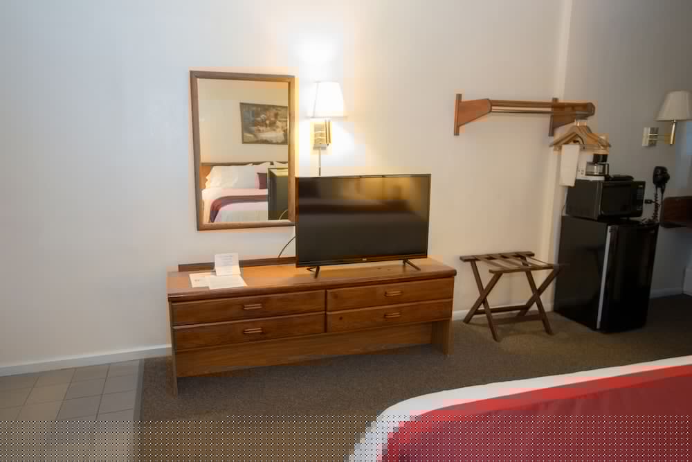 Chalet Motel Mequon 21/36