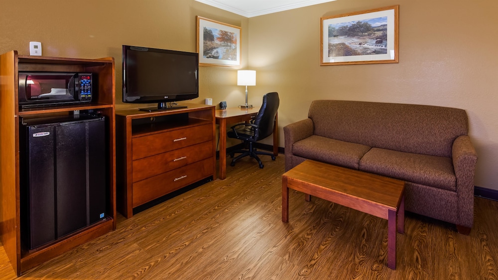 New Englander Inn Bennington 23/32
