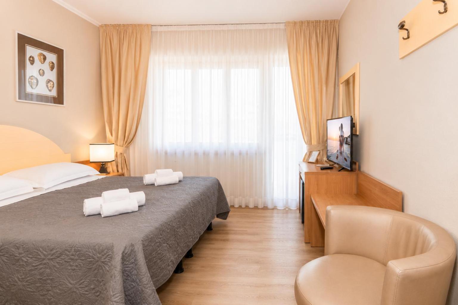 Room, Double Bed, Balcony, Hotel Stella D'italia 8/10