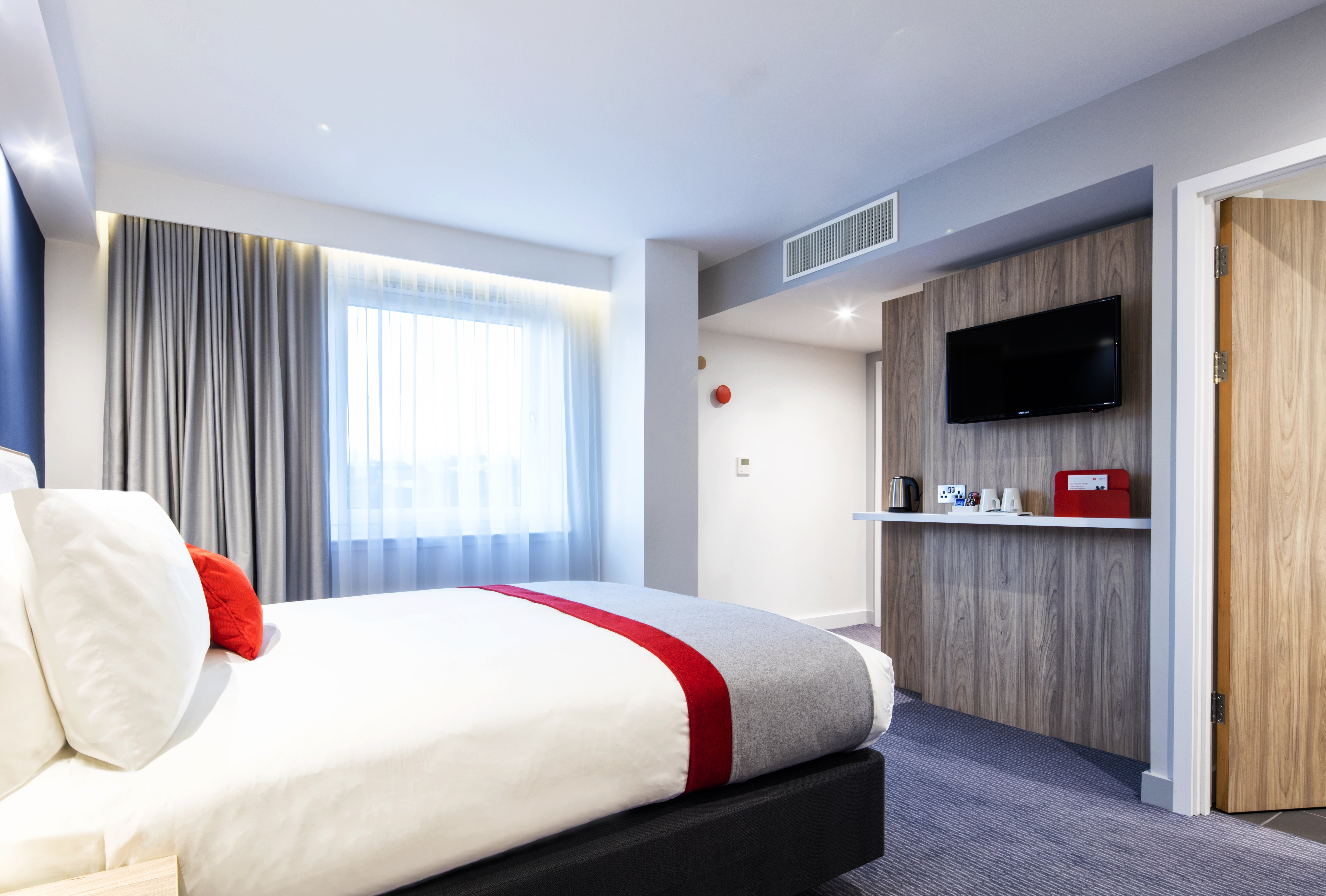HOLIDAY INN EXPRESS DUBLIN CITY CENTRE 36/71