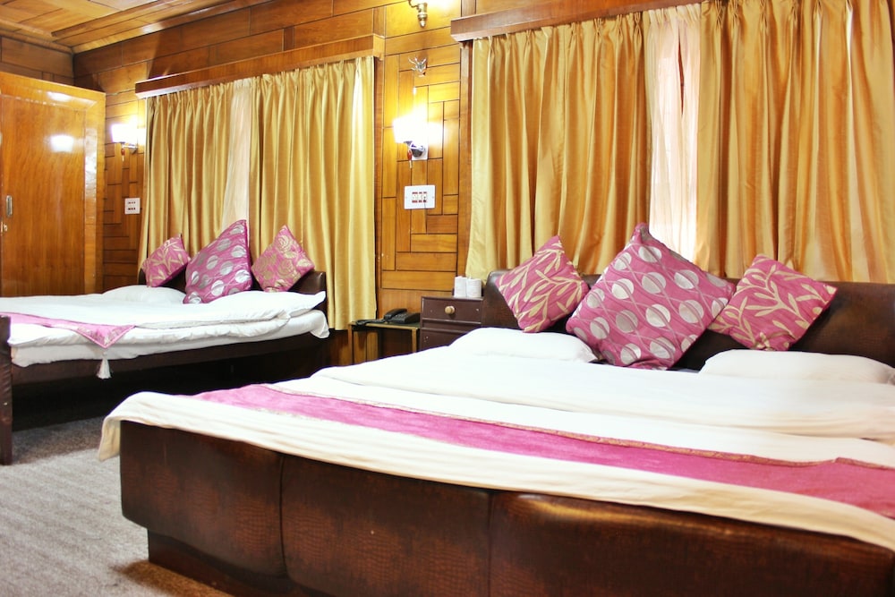 Walisons Hotel 8/41