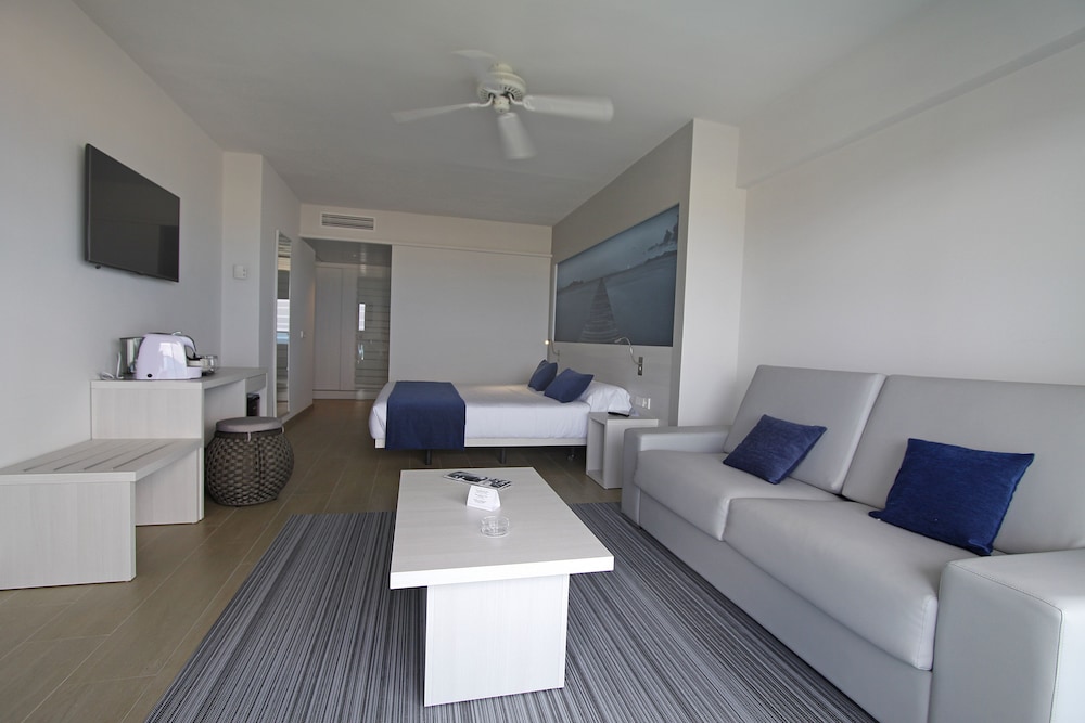 BG Tonga Tower Design Hotel and Suites 39/64