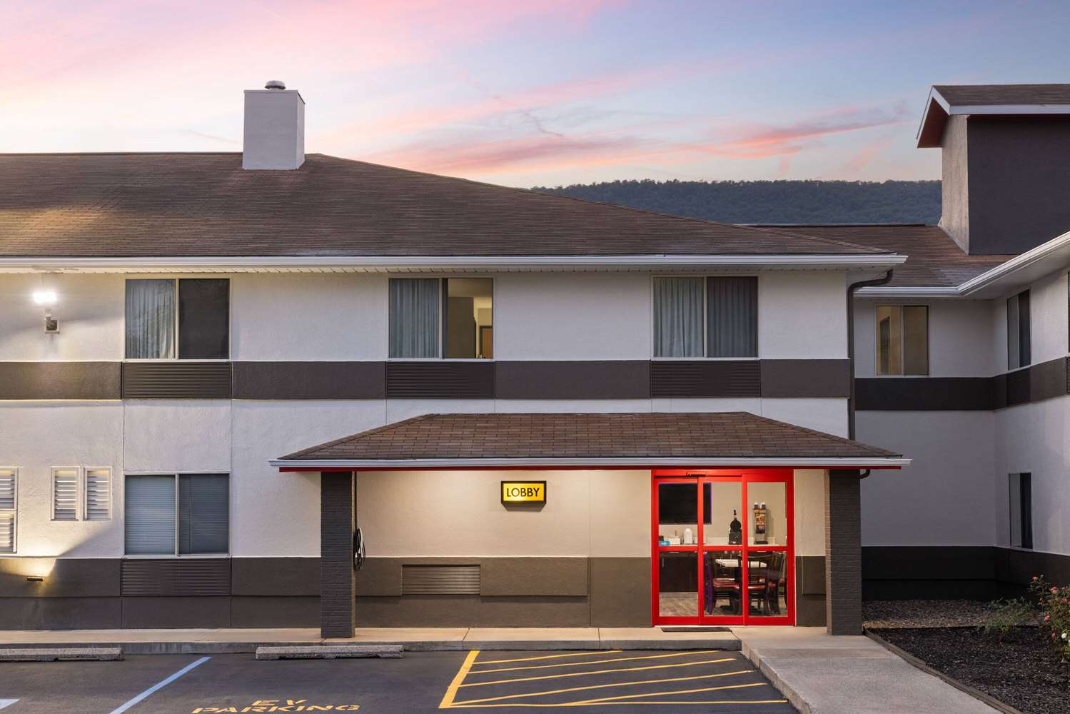 Super 8 by Wyndham Burnham/Lewistown 3/17