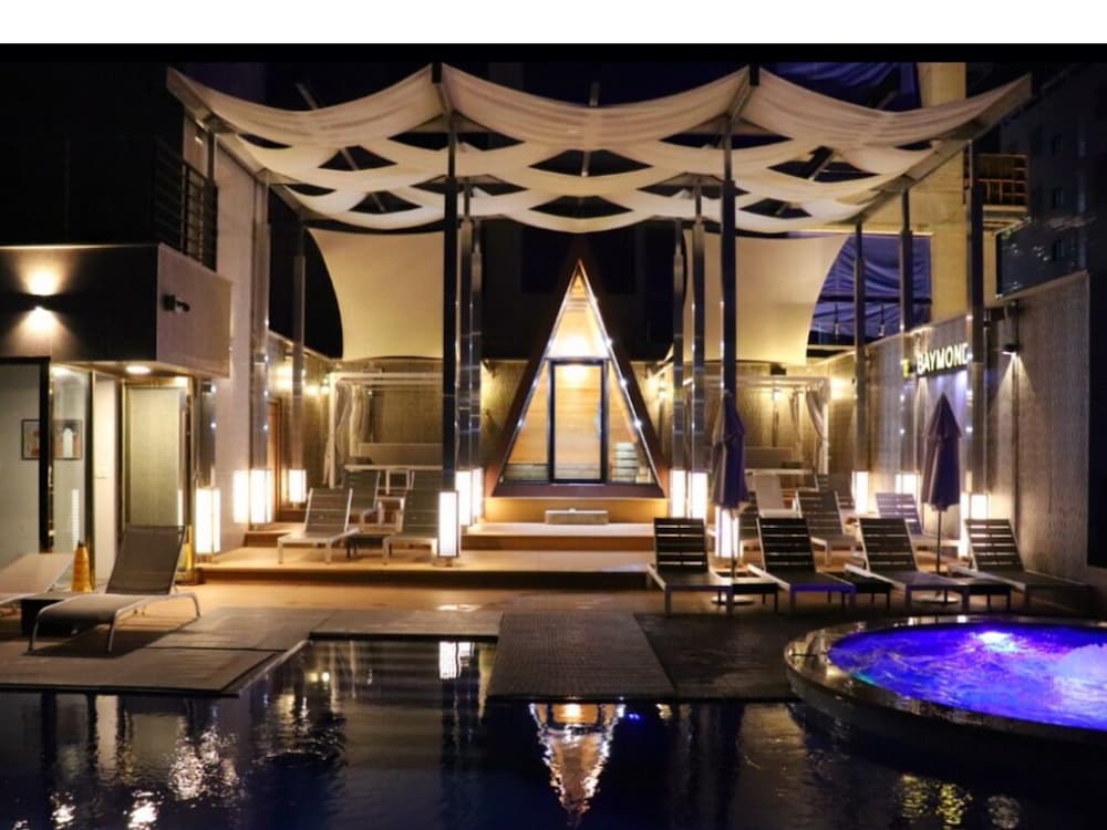 Baymond Hotel 30/47