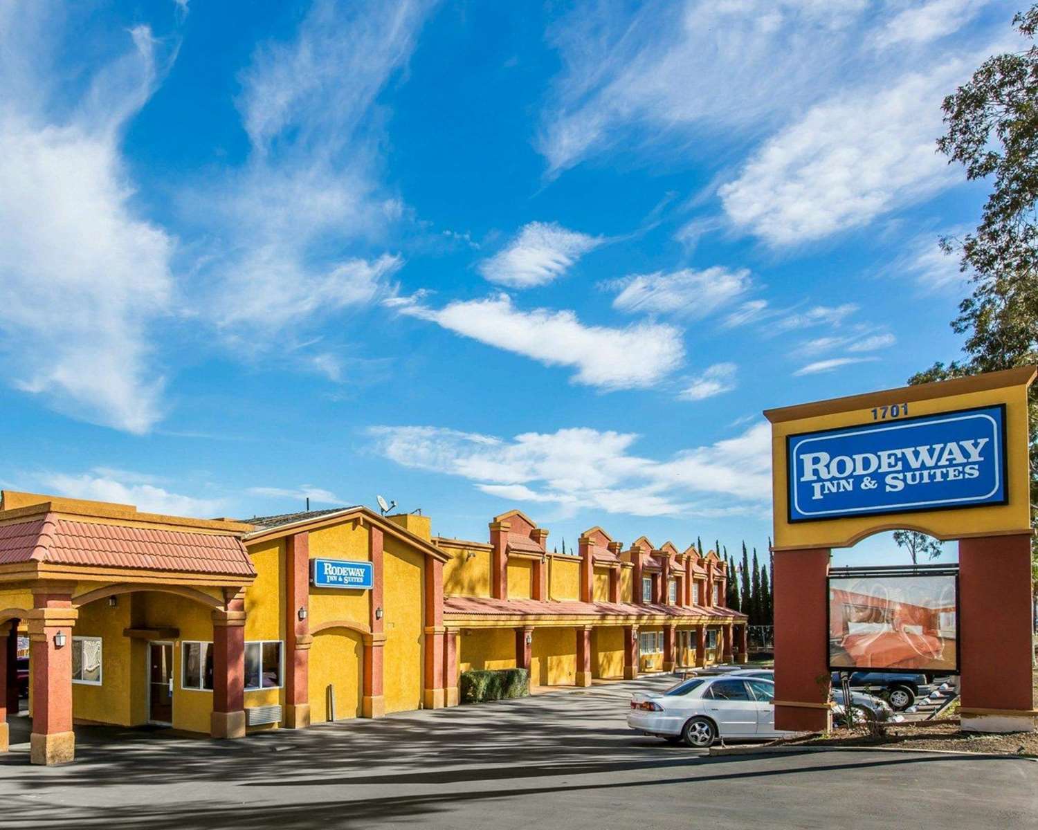 Rodeway Inn and Suites Corona 38/39