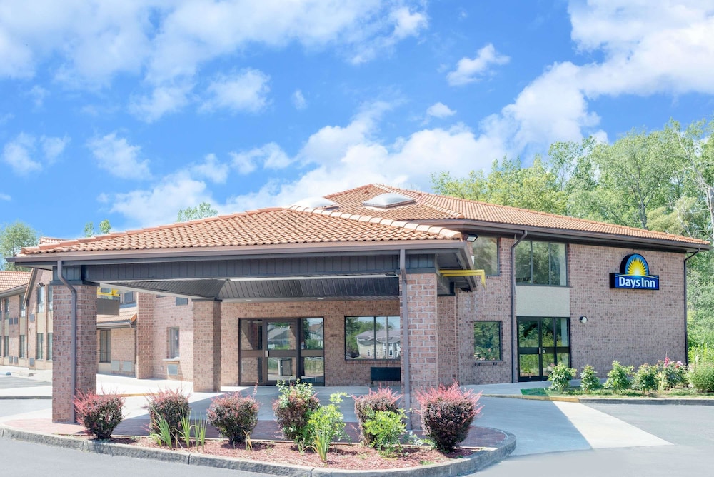 Days Inn by Wyndham Geneva/Finger Lakes 1/17