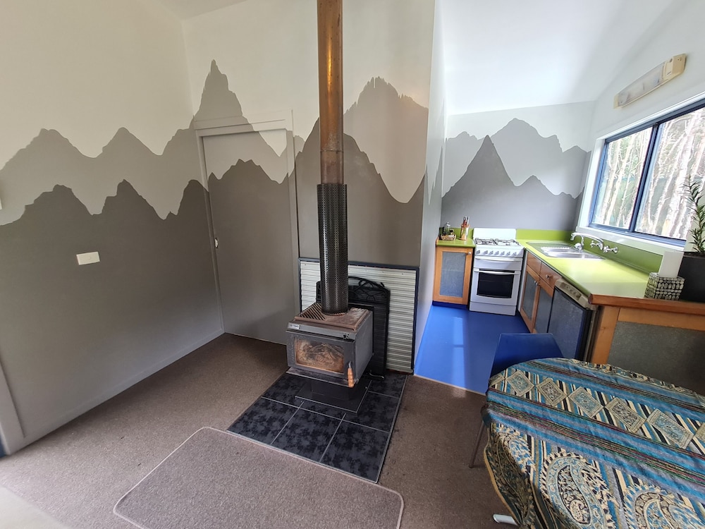 HUON BUSH RETREATS 31/50