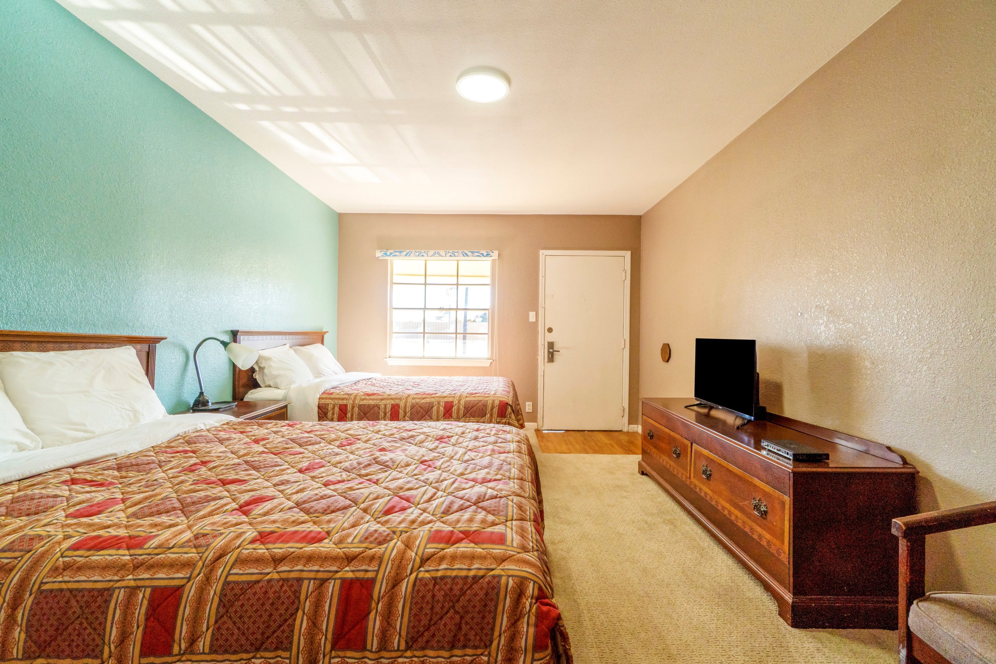 Woodfield Inn & Suites Hotel O, Yoakum TX 111 23/54