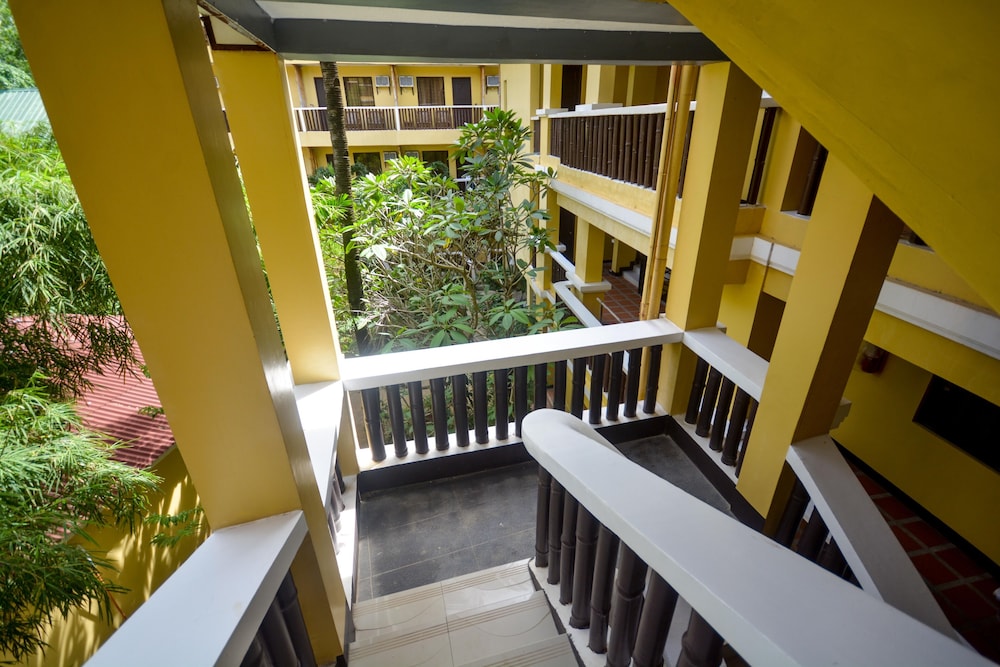 Bamboo Beach Resort Bar And Restaurant in BORACAY