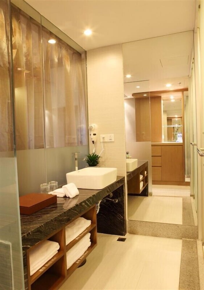Downtown Hotel 26/27