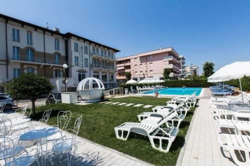 HOTEL AUGUSTEA 53/62