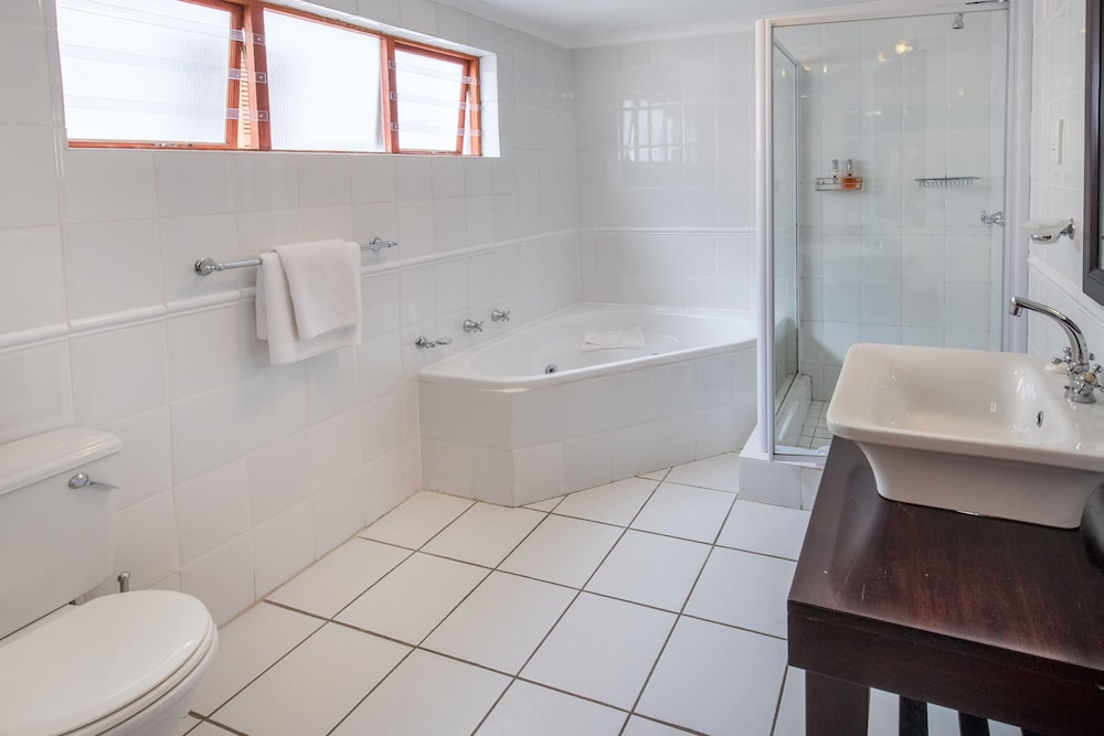 Montagu Country Hotel 88/89