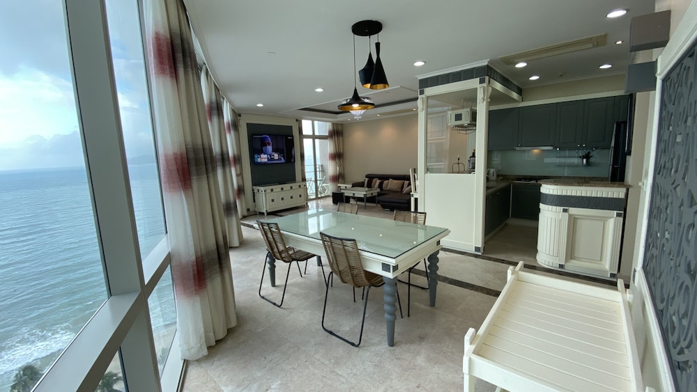 Balcony Seaview Nha Trang Centre 40/61