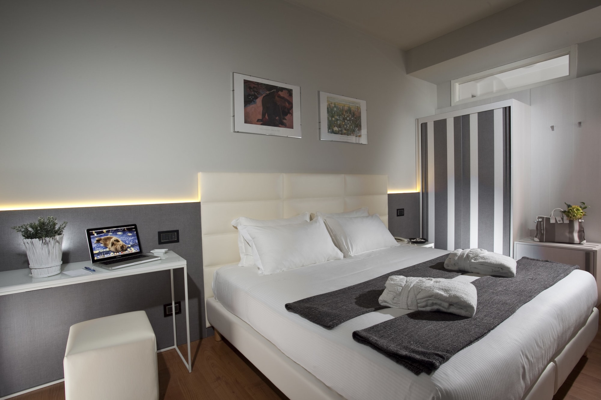ROOM, TRIPLE