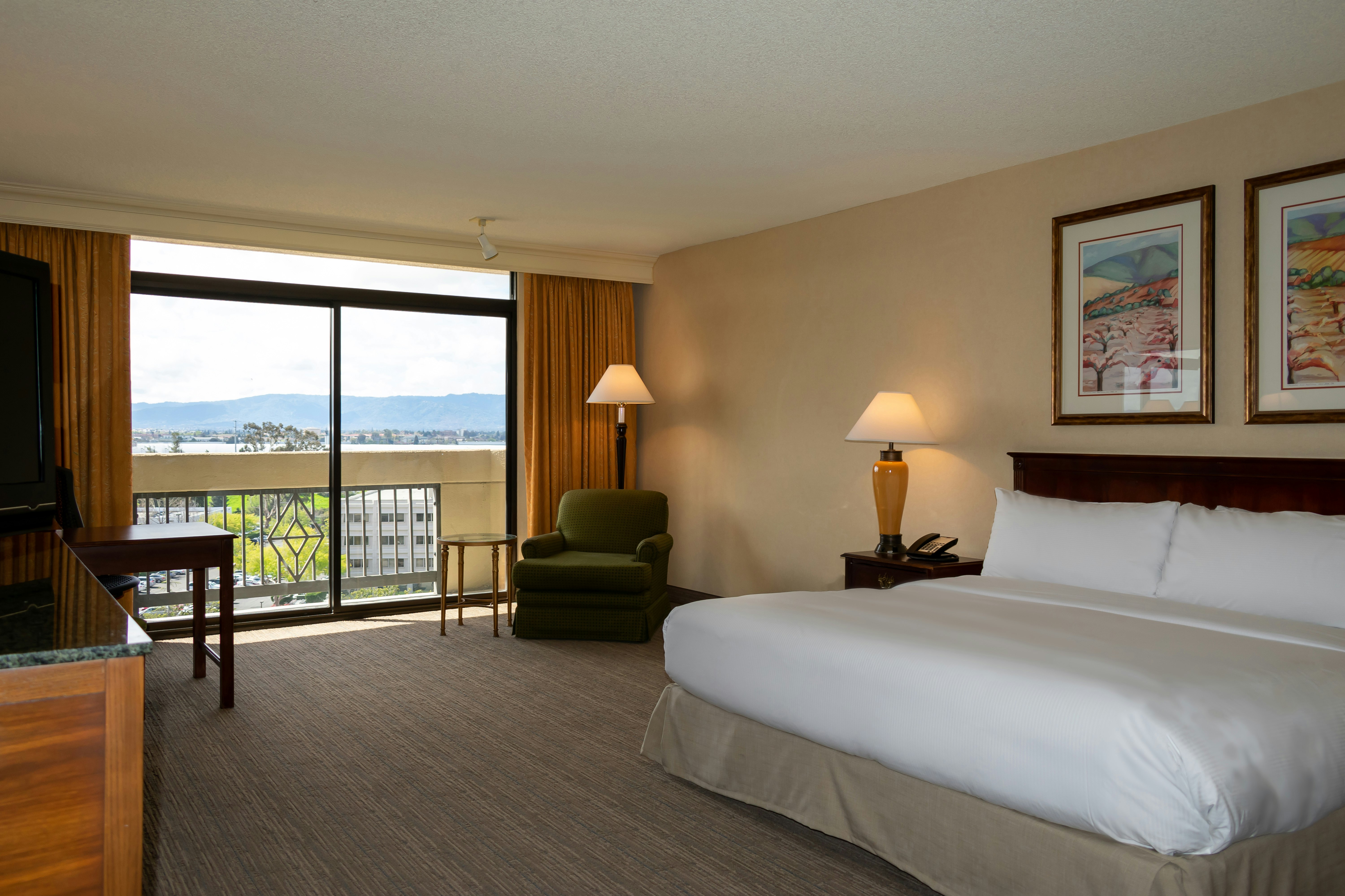 Room, King Bed, Club Floor