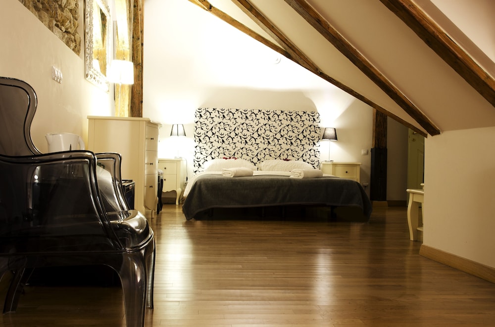 Dolce Vita Suites Hotel 6/48