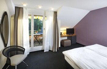 Superior, 2 Double Beds, Hill View