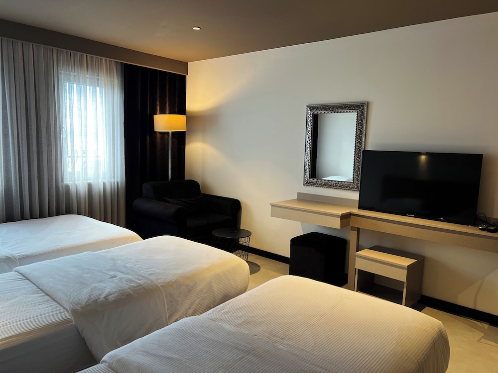 ZINOS HOTEL 11/37