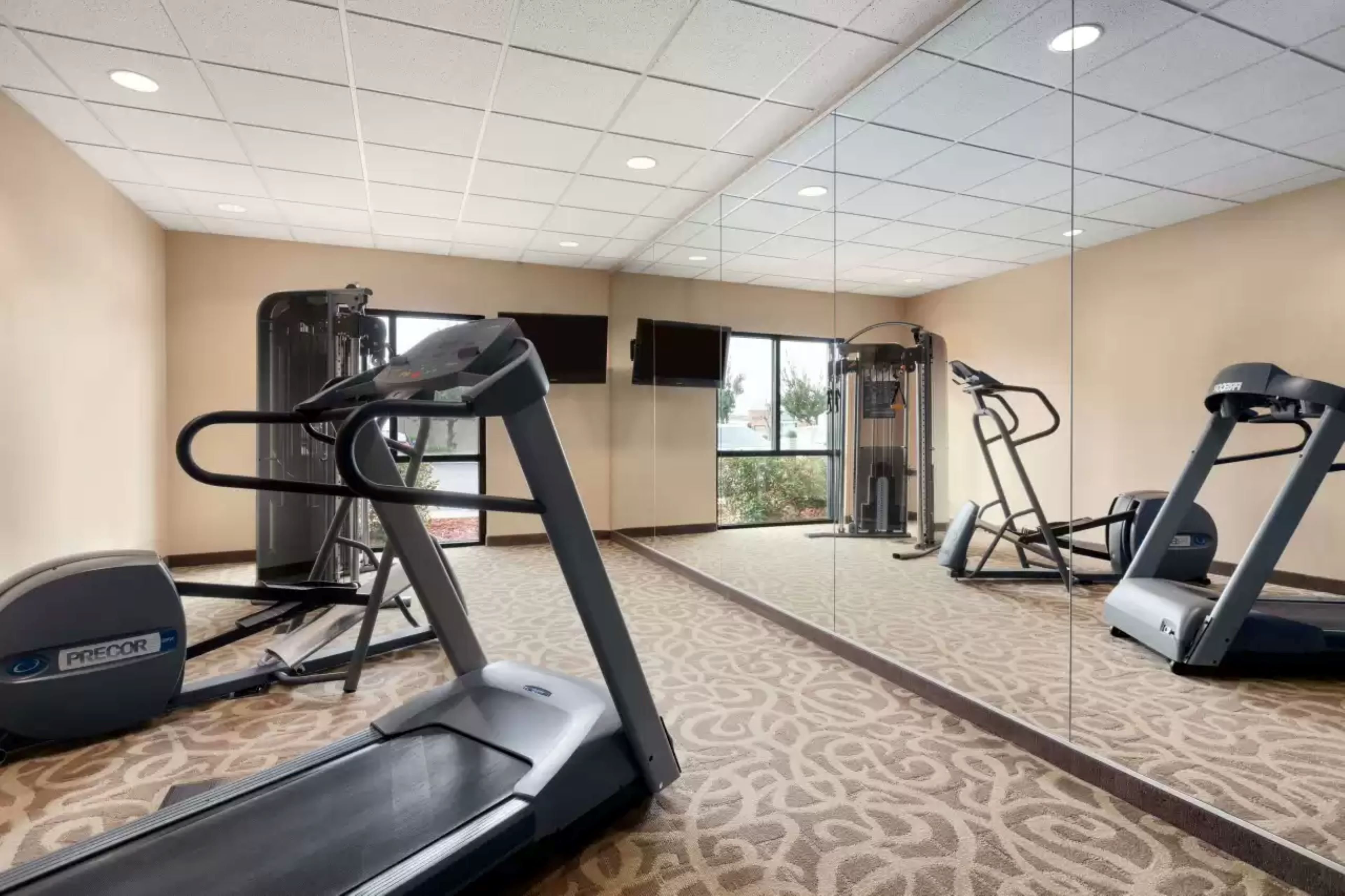 Country Inn & Suites By Radisson, Dixon, CA - UC Davis Area 17/24