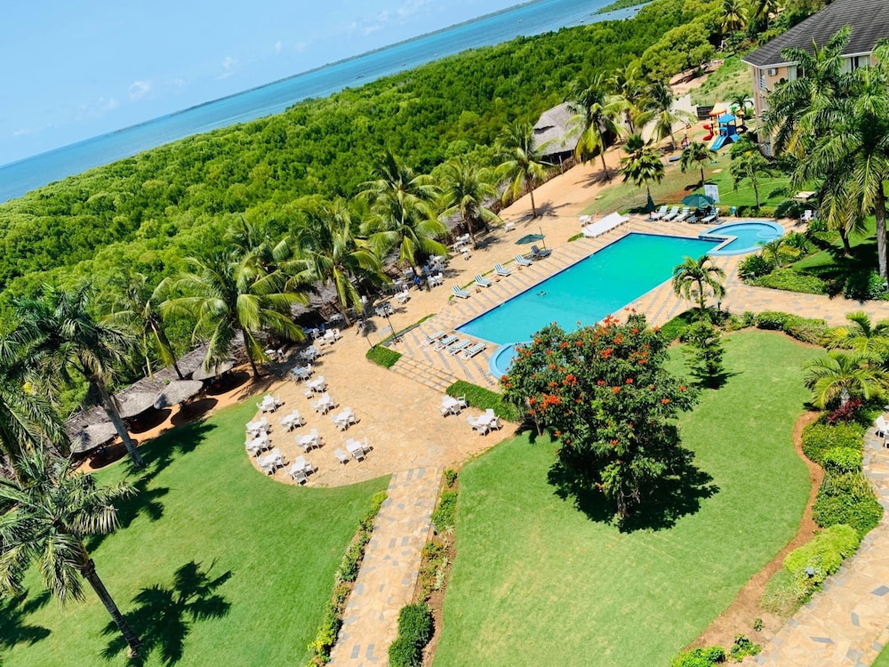 Tanga Beach Resort & Spa 44/50