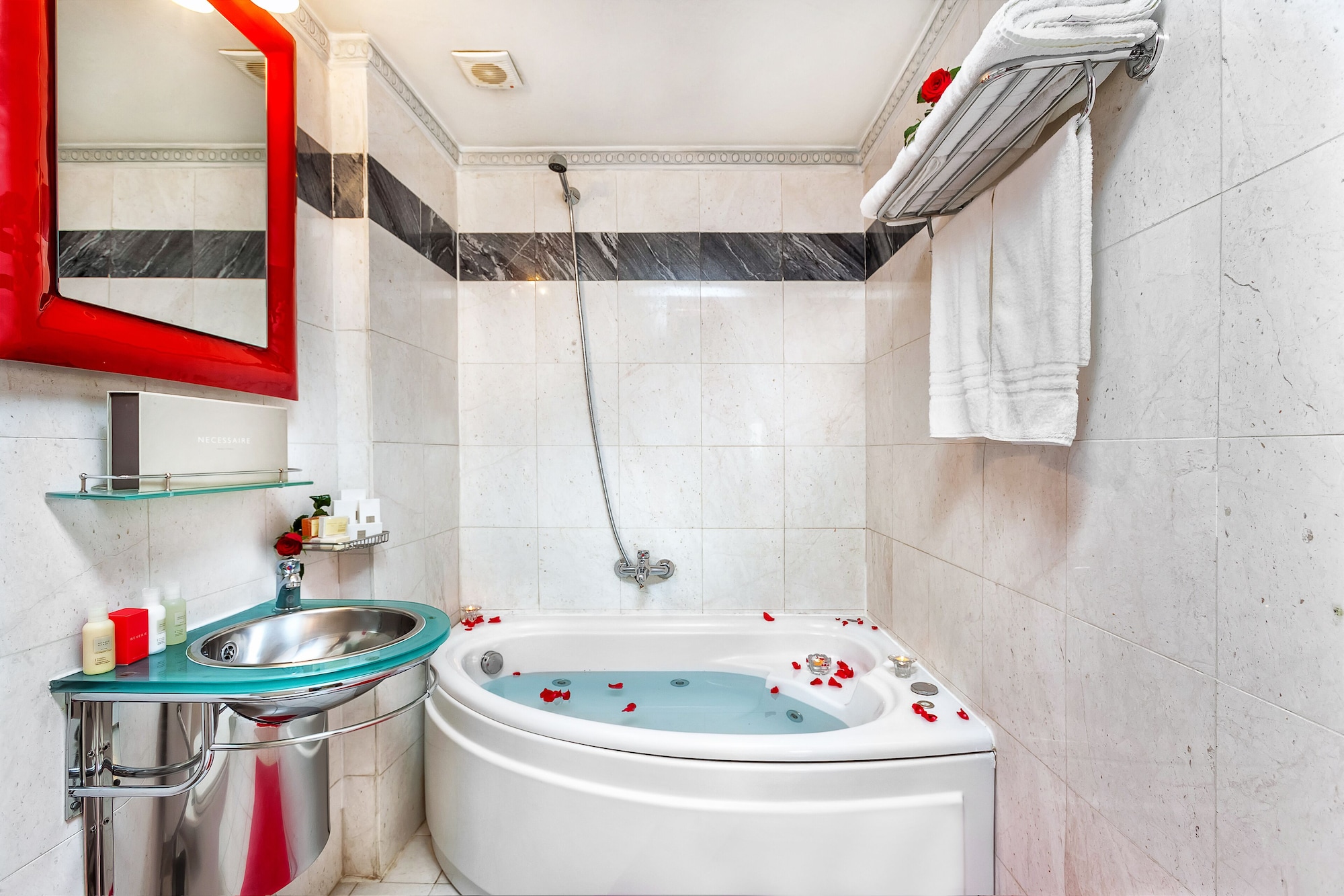 APHRODITE, JUNIOR SUITE, CITY VIEW