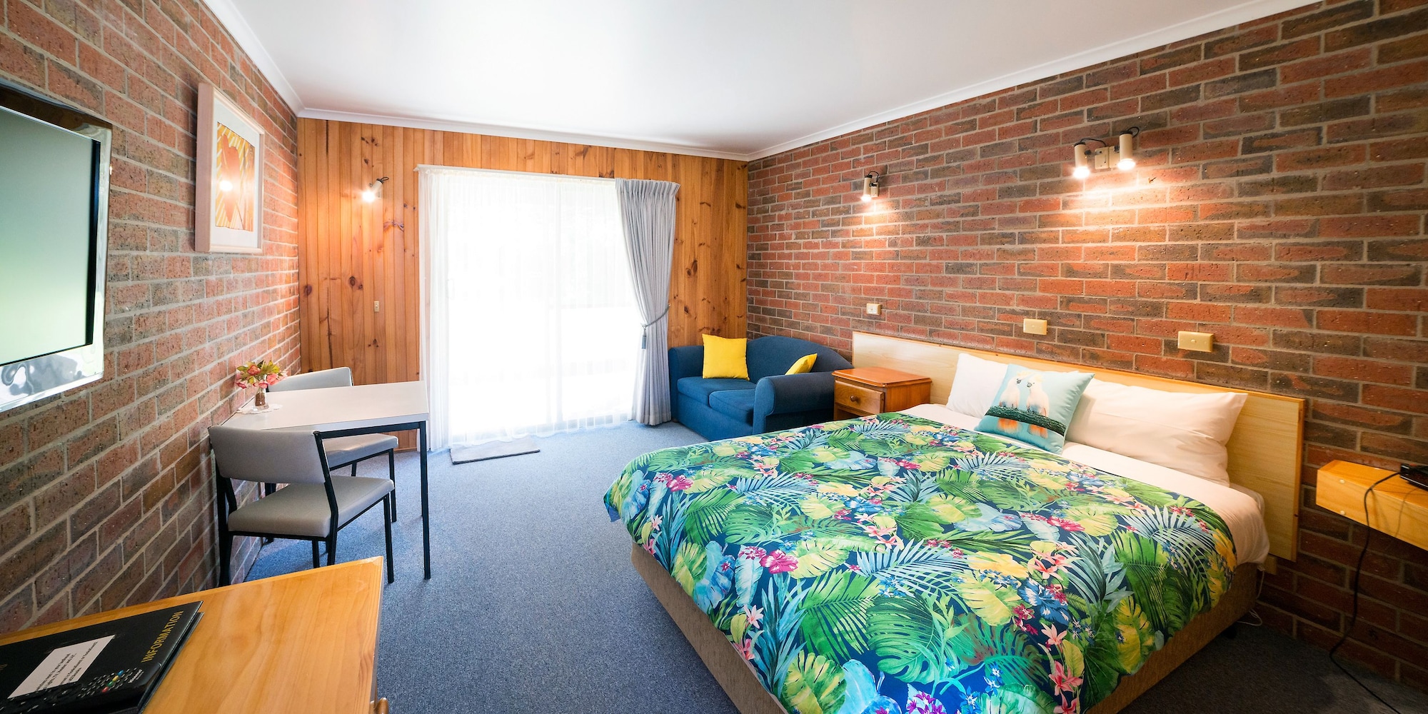 Room, Queen Bed, Garden View