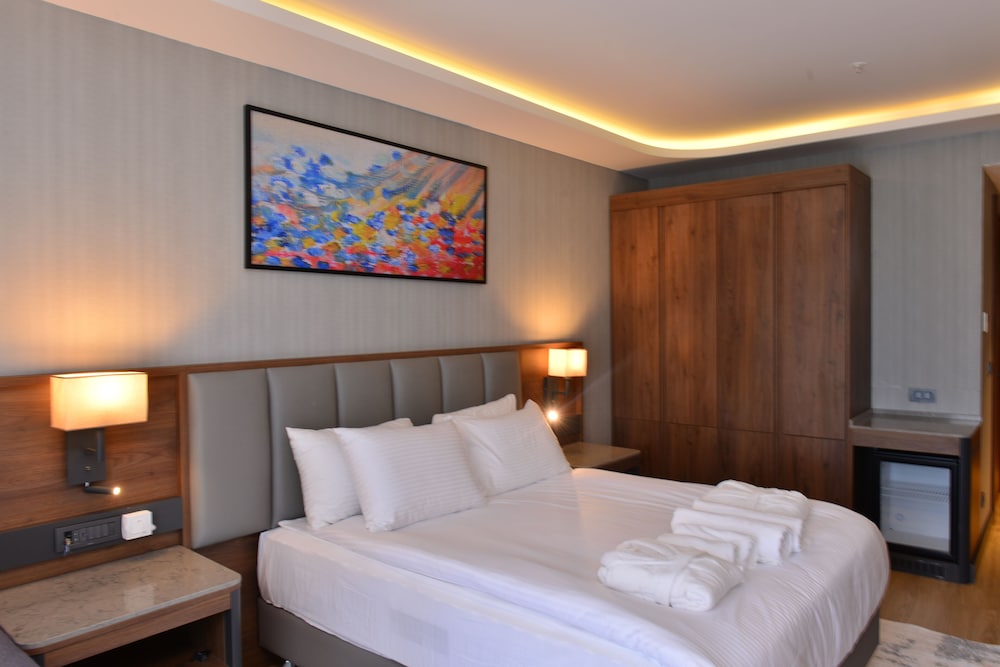 Azura World Hotel 8/46
