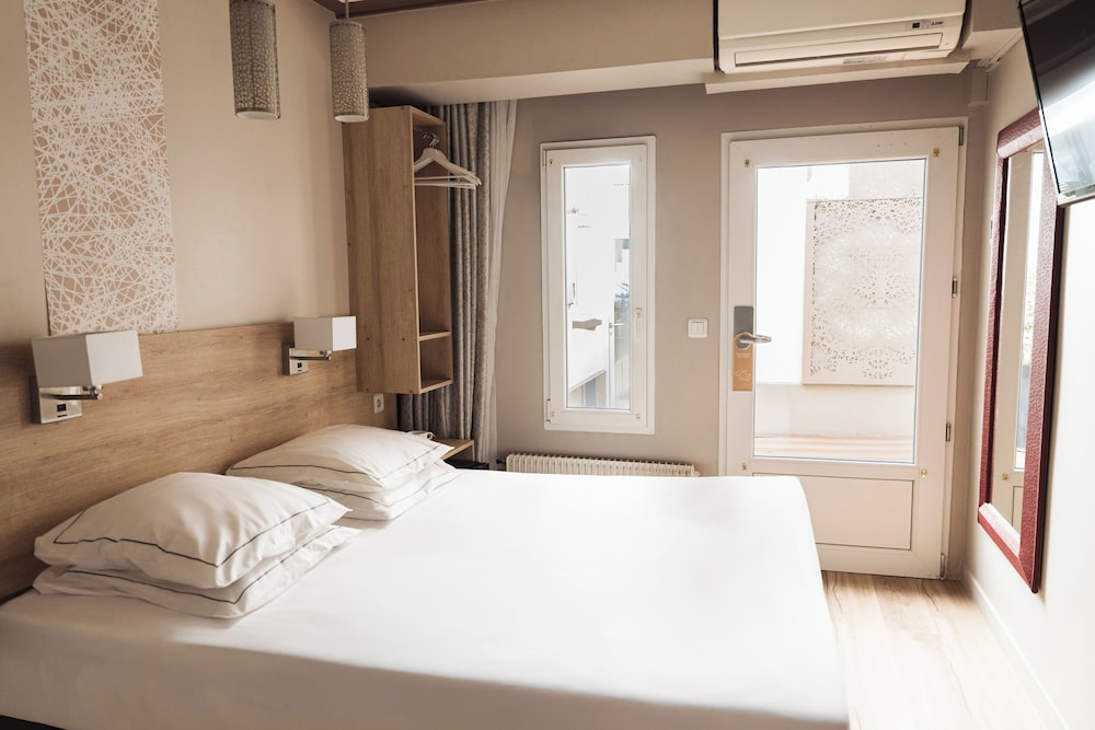 Hotel Eiffel Segur 30/69